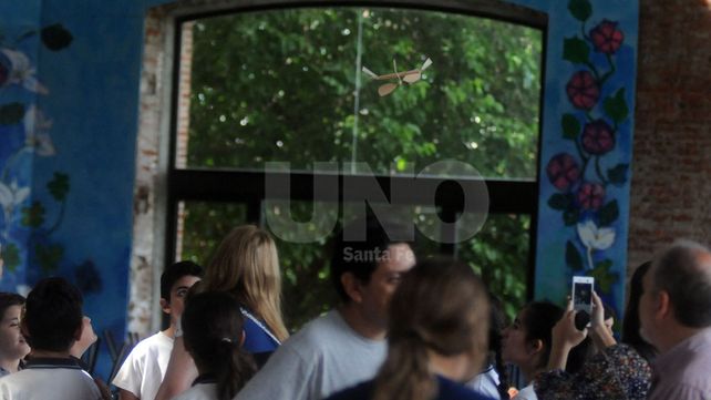 Escuelas primarias participaron de una demostración de aeromodelismo en La Redonda