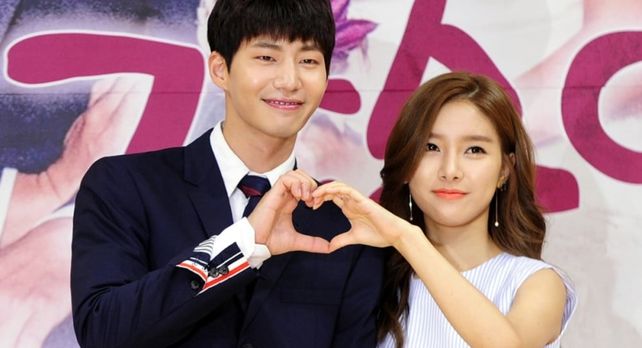 Song Jae Rim junto a su compañera de televisión Kim So Eun