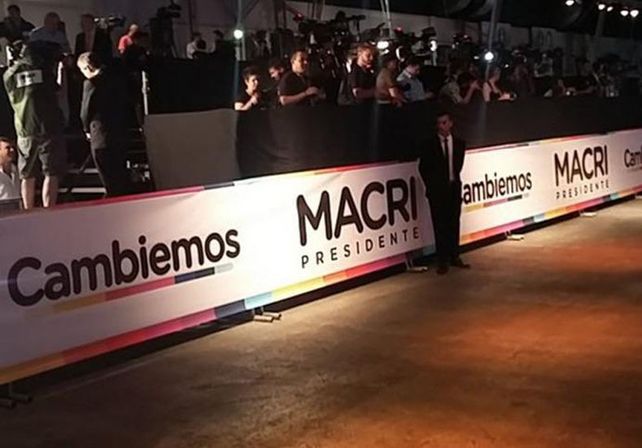 El bunker de Cambiemos abrió sus puertas y se espera la palabra de Marcos Peña