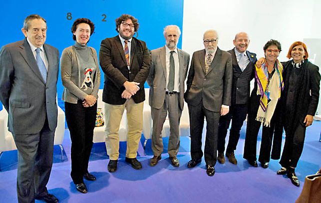 Satisfacción. El ministro de Cultura Pablo Avelluto (tercero izquierda)