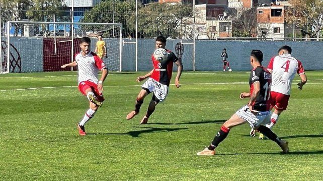 Colón hizo pata ancha de visitante ante Huracán y cortó la sequía en reserva Colón hizo pata ancha de visitante ante Huracán y cortó la sequía en reserva