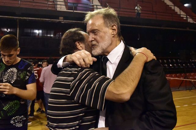 Rafael Bielsa envió una carta abierta a los hinchas de Newells en un contexto político difícil
