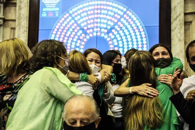 Aborto legal: la Cámara de Diputados le dio media sanción tras una sesión maratónica