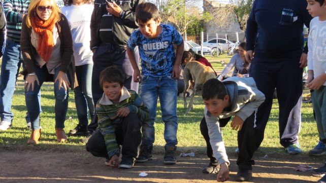 Un juego apasionante: las bolitas. que tendrá su final provincial en San Jorge.