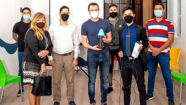 La lámpara posee led con luz ultravioleta banda C