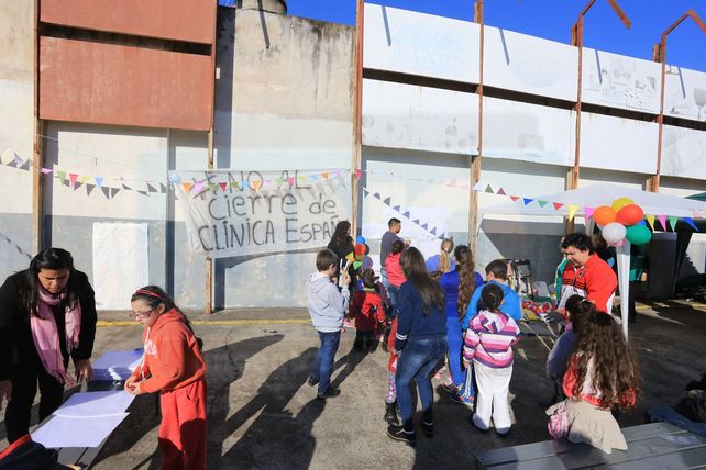 Trabajadores de la Clínica España hicieron un festival para sostener el reclamo