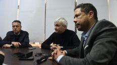 Mesa directiva. El tesorero Raguza, el vice Carloni y el presidente Di Pollina. Mesa directiva. El tesorero Raguza, el vice Carloni y el presidente Di Pollina.