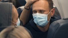 Navalny y su esposa Yulia, durante el vuelo de regreso a Moscú. Navalny y su esposa Yulia, durante el vuelo de regreso a Moscú.