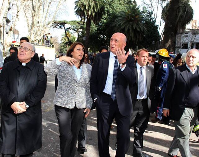 Bonfatti decretó tres días de duelo y los partidos suspendieron la campaña