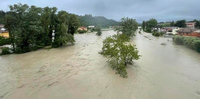 Vista aérea de un área inundada tras las fuertes lluvias caídas en el norte de Italia.