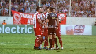 Las constantes expulsiones agravan el presente deportivo de Unión