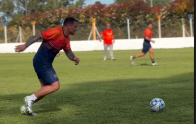 Emiliano Vecchio se sumó a Regatas. Era una materia pendiente porque se lo había prometido a un amigo