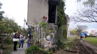 Descarriló un tren y produjo destrozos en una vivienda