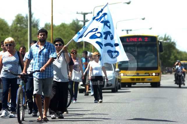 Movilizados. Los ciudadanos reaccionaron ante el cambio en el servicio.