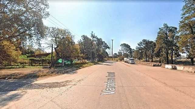 ¿Se puede clausurar el tránsito en la rotonda de Varadero Sarsotti como se hizo en 2008 en la Ruta nacional 168 a la altura de la Fuente de la Cordialidad? Foto: Google Street View.