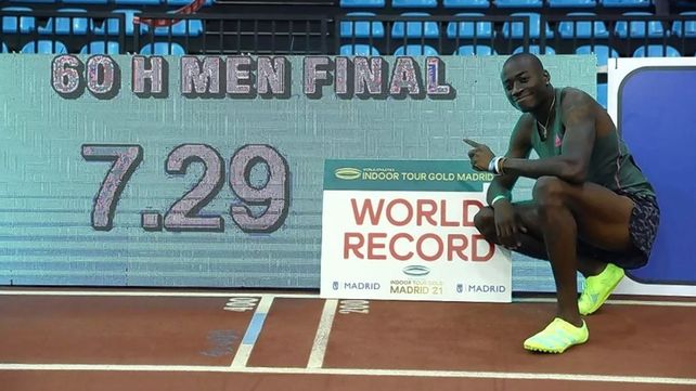 Grant Holloway batió el récord de los 60 metros con vallas