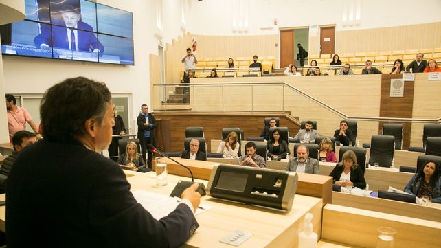 El funcionario nacional Diego Giuliano mantuvo una reunión de trabajo por la implementación de la tarjeta Sube.