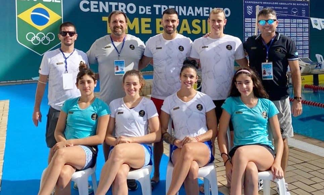 El equipo argentino de natación con Nicolás Deferrari que compite en el torneo brasilero en Río de Janeiro.