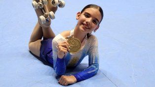 Robertina Nader Olivera posa con la presea de primer puesto, que conquistó tras una impecable demostración sobre la pista.