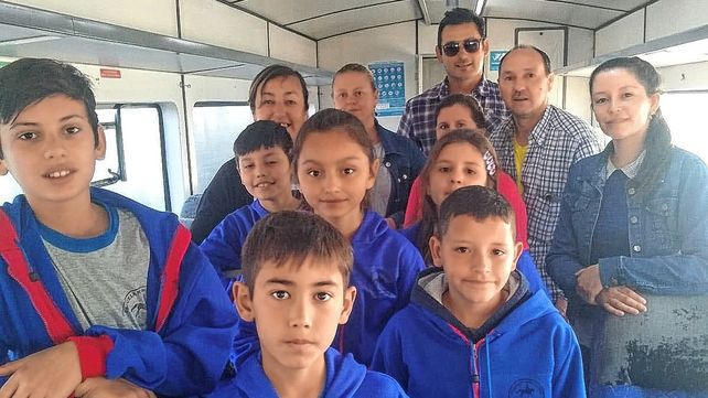 Alumnos de la escuela Del Resero viajaron por primera vez en tren