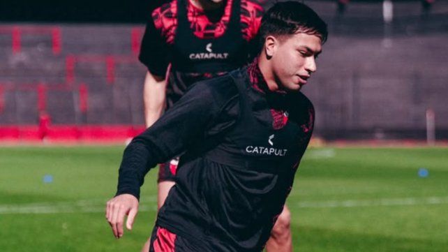 Lago entrenó con los suplentes y Colón lo esperará hasta último momento