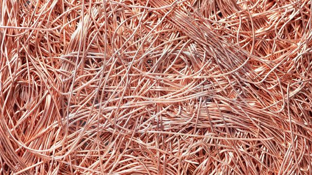 80&nbsp;Es el precio del kilo del material más caro: el cobre. Por lo general se obtiene de los cables y no es tan fácil de juntarlo en cantidad. Por el kilo de bronce se paga entre 27 y 30 pesos.