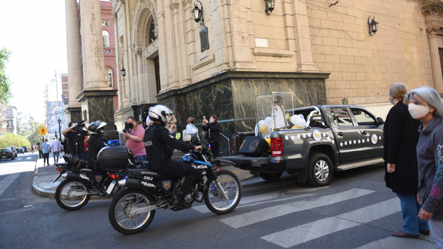 El comienzo de la caravana de autos, en el Día de la Virgen del Rosario en 2020.