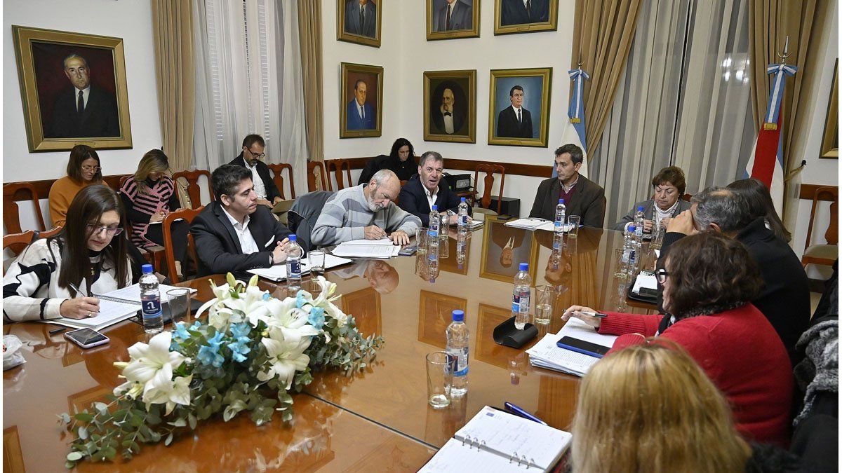 Gremios estatales y docentes convocados a Paritarias