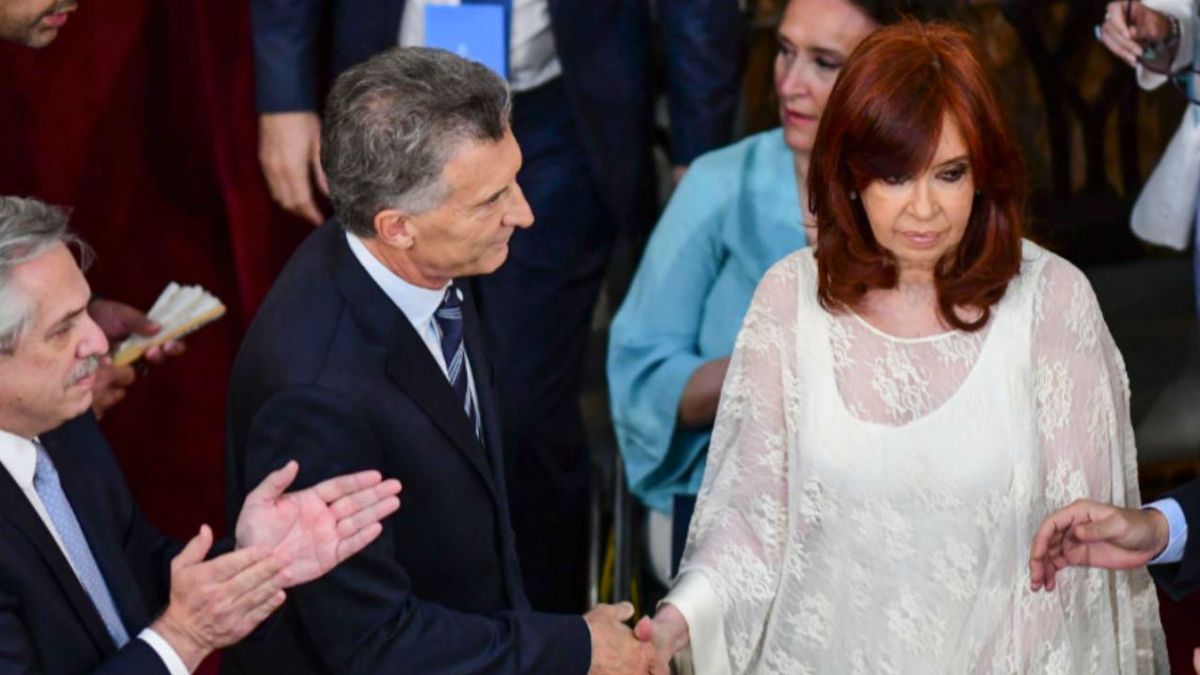 El Frío Y Desangelado Saludo Entre Macri Y Cristina En El Congreso 2300