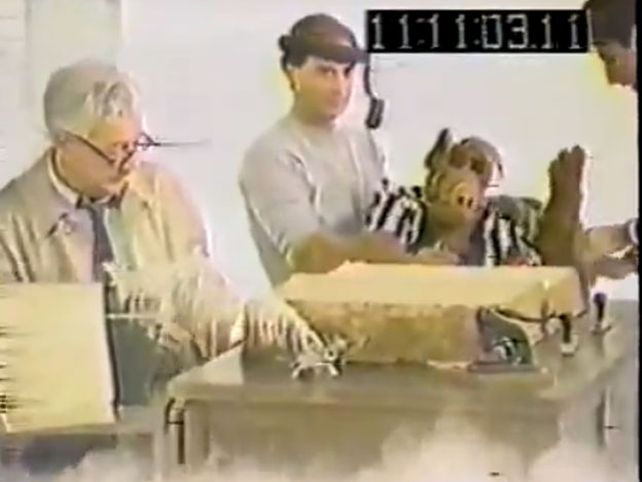 Apareció un video que muestra cómo manejaban a ALF