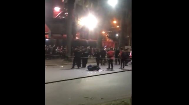 El sábado por la noche se produjo una corrida y hubo un herido en la zona de la popular sur. El sábado por la noche se produjo una corrida y hubo un herido en la zona de la popular sur.