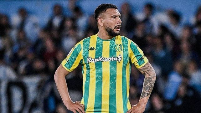 Un delantero de Aldosivi fue destrozado por un dolido periodista luego de confirmarse el descenso del Tiburón