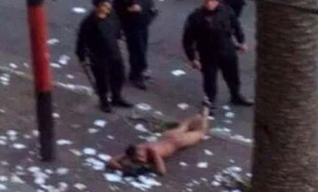 Lo sacan del estadio a golpes de puño