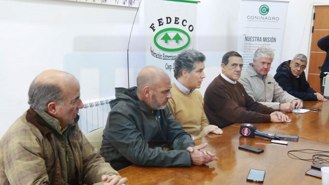 Dirigentes de la Mesa de Enlace de Entre Ríos&nbsp;en el anuncio del último paro del campo.