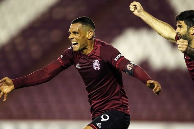 Con dos goles de Pepe Sand