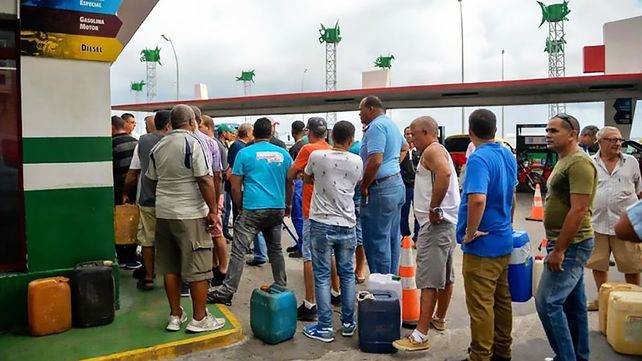 Cuba se queda sin combustible tras las recientes sanciones anunciadas por Estados Unidos contra proveedores de crudo. Cancillería recomienda no viajar a Cuba