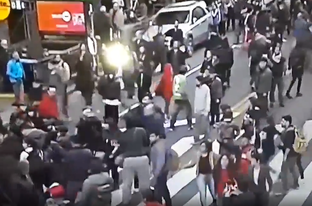 Periodistas y camarógrafos heridos durante una movilización de la CTA en el consulado de Chile de Buenos Aires