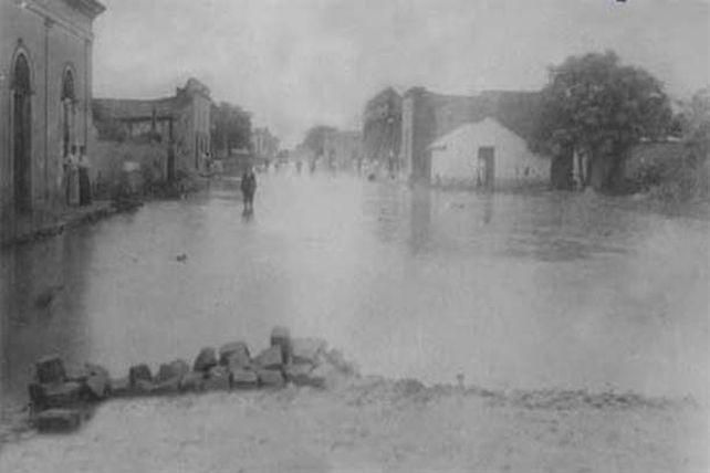 Investigación en base a fotos antiguas: una herramienta para estudiar las crecidas del río