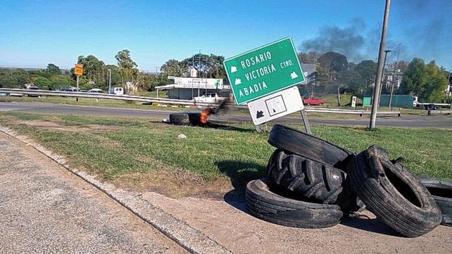 Transportistas autoconvocados se concentran en Victoria