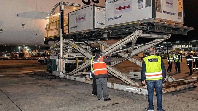 Aviones con vacunas llegaron a la Argentina