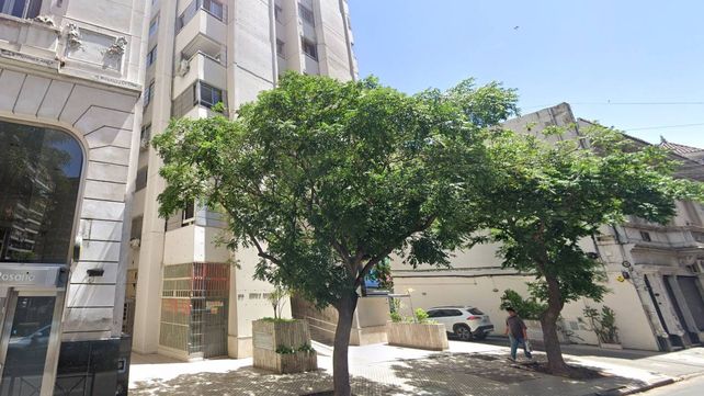 Una mujer caminaba por calle San Lorenzo cuando sufrió el impacto de una maceta