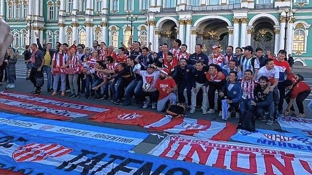 Los hinchas de Unión desperdigados por Europa celebran los 21 años de la creación de la Filial Sangre Tatengue.