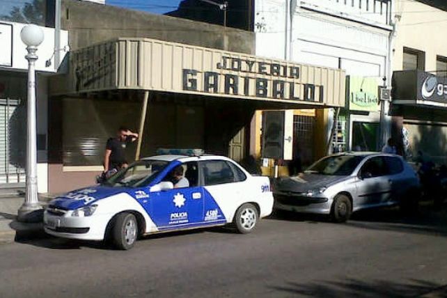 Importante robo en una joyería de Esperanza