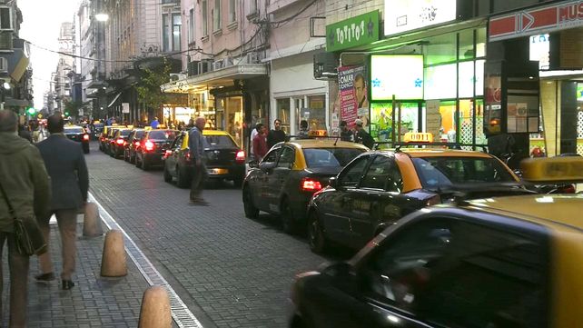 Sin pasajeros. Los problemas económicos se reflejan también en el funcionamiento de los taxis.
