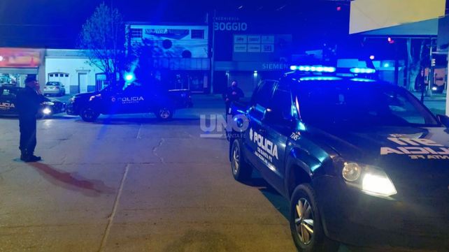 Asaltaron a cuatro empleados de una verdulería en Monte Vera y se llevaron celulares y una moto