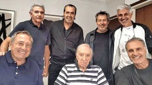 Los campeones del mundo 1986, con Oscar Ruggeri a la cabeza, visitaron a Carlos Bilardo.