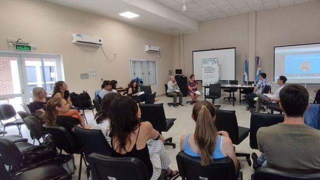 Se apunta a capacitar y formar a quienes transitan a diario los espacios de la UNER como lugar de trabajo.