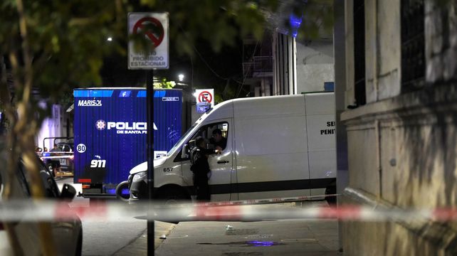 La unidad de traslados penitenciarios en el hospital Provincial tras el crimen del policía Bermúdez.