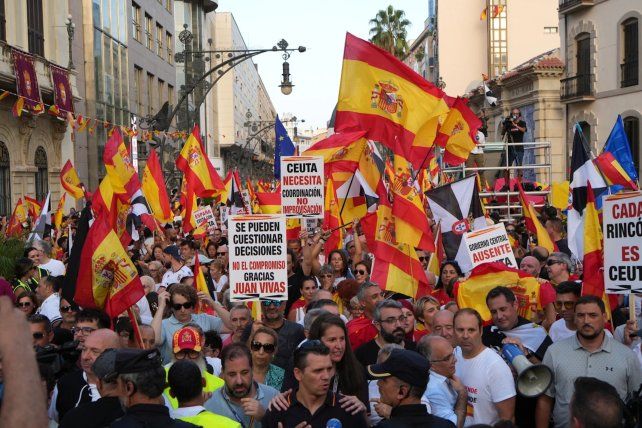 Invasores, ¡a casa!: miles de españoles protestaron por la crisis fronteriza en Ceuta