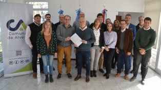 En la firma estuvieron presentes las autoridades de JA junto al Presidente Comunal, Carlos Pighin, la Vicepresidente Comunal Noelia Medrán, funcionarios municipales y destacados empresarios de la zona.